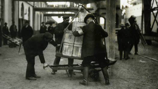 Lossning vid Magasin 1 i Frihamnen 1919