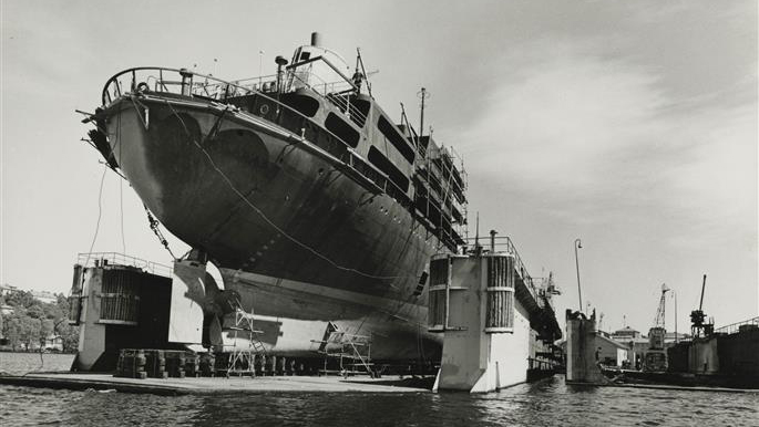 Ekensbergs varv. Nybygge i flytdocka 1957.