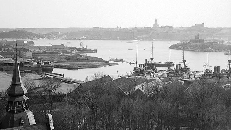 Utsikt från Nordiska museets västra mittorn mot söder. Galärvarvet i förgrunden.