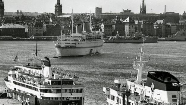 Viking Line-färjan M/S Apollo III i hamn