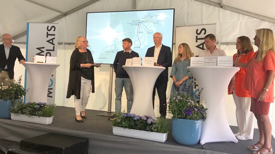 Paneldeltagarna på scenen i seminariet Hansan 2.0
