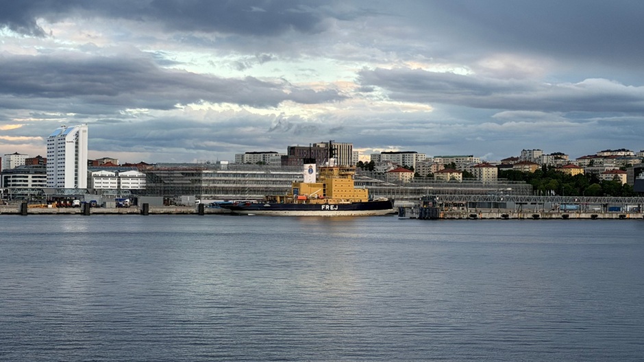 Isbrytaren Frej vid kaj i Värtahamnen
