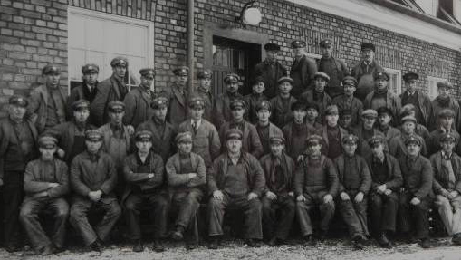 Stockholms Frihamns AB:s arbetare och förmän. Troligen vid årsskiftet 1932-33.