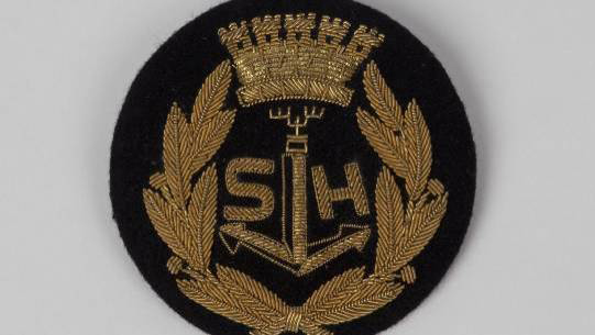 Bröstemblem med styvning och kraschannål.