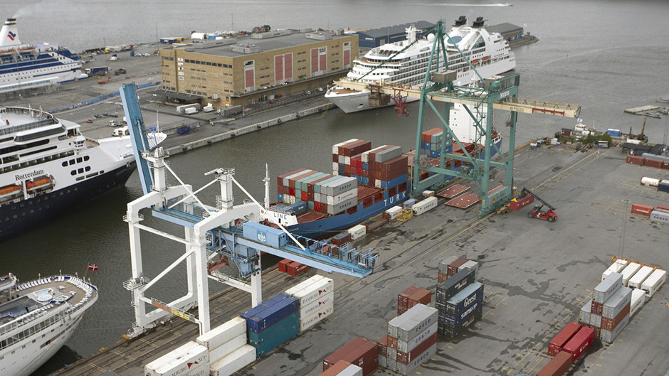 Containerterminalen i Frihamnen, med kranarna Afrika och Svea.