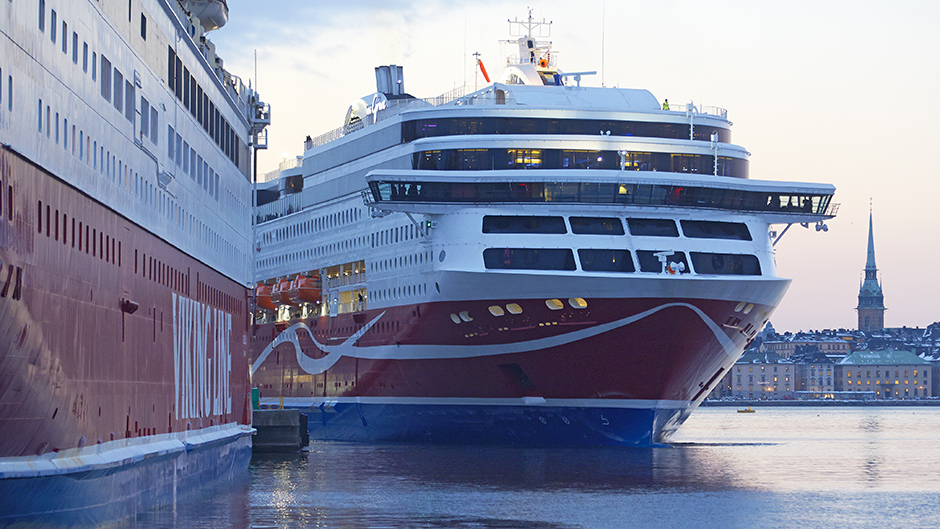 Två av Vikings Lines fartyg vid Stadsgården