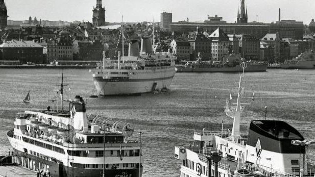 Viking Line-färjan M/S Apollo III i hamn. Troligen sent 1970-tal.