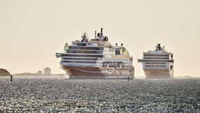 Två av Viking Lines fartyg till sjöss.