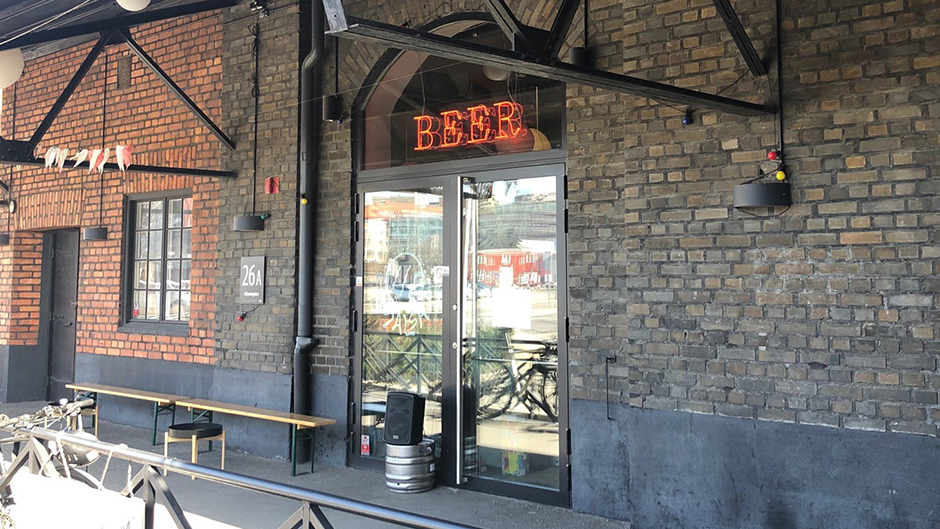 Ingången till Stockholm Brewing co