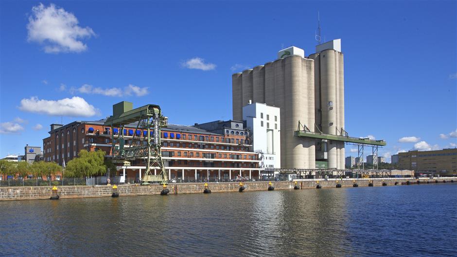 Vy över Lantmännens silon och Magasin 3 i Frihamnen