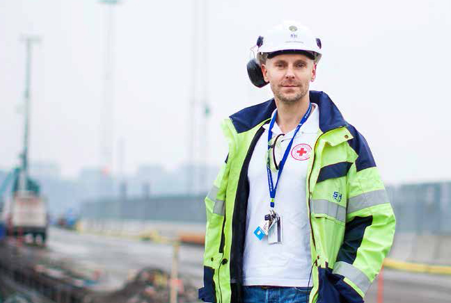 Linus Levinson på sin ordinarie arbetsplats i Värtahamnen