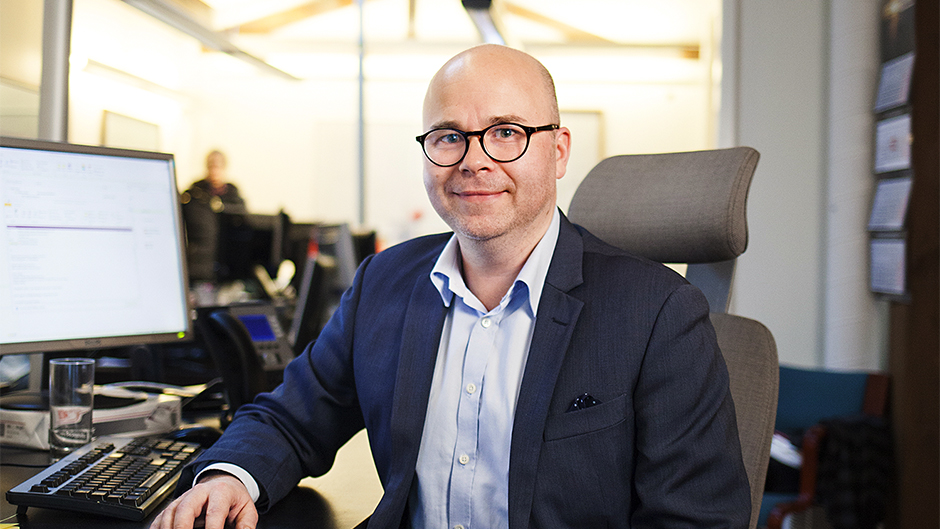 Johan Wallén vid sitt skrivbord i Magasin 2