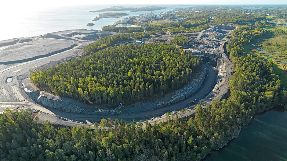 Flygbild över järnvägssträckningen i byggandet av Stockholm Norvik