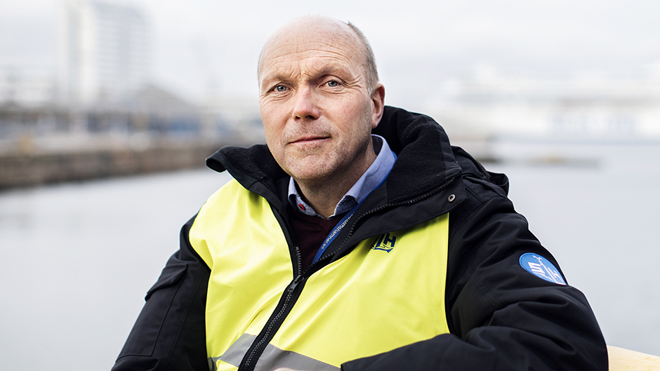 Anders Nordlund i hamnmiljö
