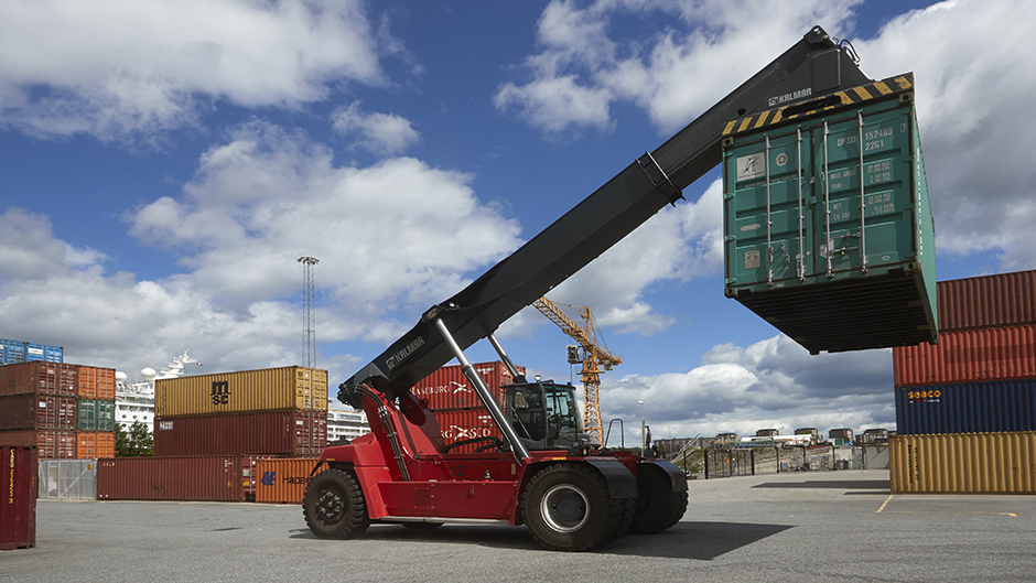 Containertruck i action i Frihamnen