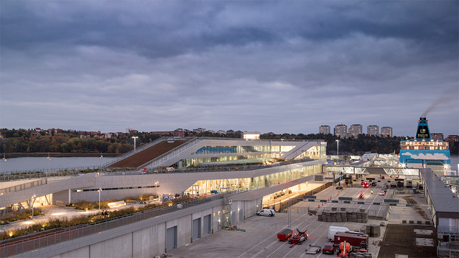 Kvällsvy över Värtahamnen