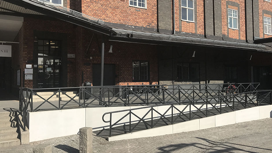 Bild på tillgänglighetsramp vid Magasin 3