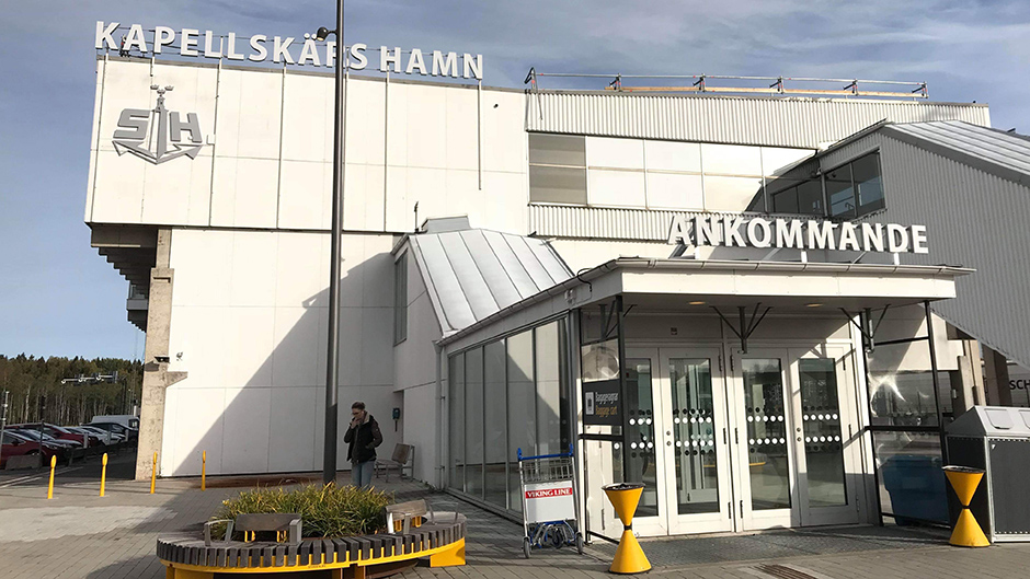 Nya skyltar på terminalen i Kapellskärs hamn
