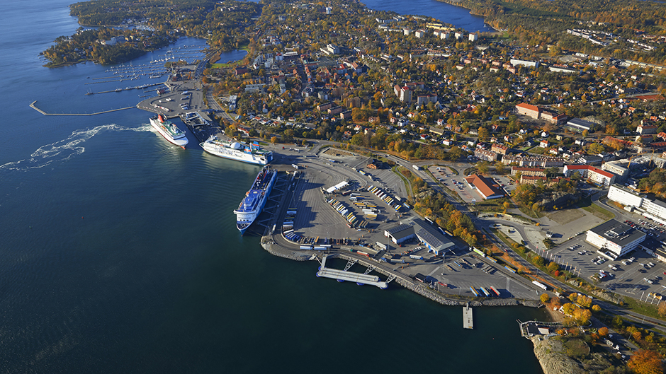 Flygbild över Nynäshamns hamn