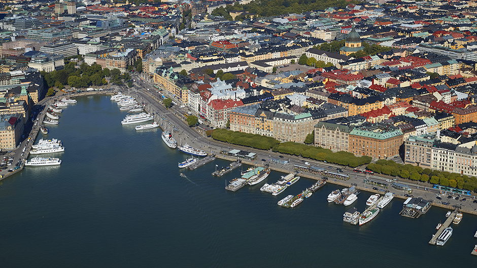 Flygbild över Nybroviken och Strandvägskajen