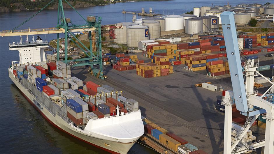 Flygbild över containerterminalen i Frihamnen.