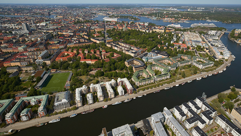 Flygbild över Hammarbyhamnen och Södermalm