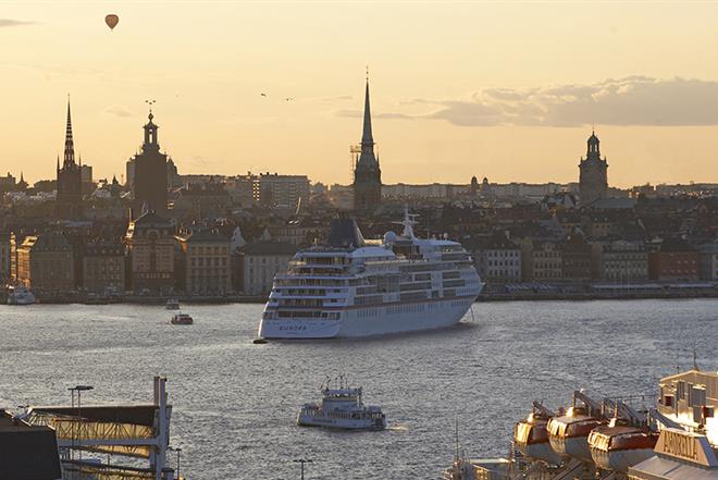 Kryssningsfartyg inne på Stockholms ström
