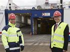 Thomas Andersson och Johan Wallén framför Stena Lines fartyg i Stockholm Norvik Hamn