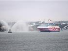 Viking Grace anländer till Stockholm med vattensaluteskort