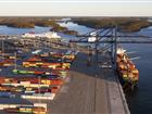 Flygbild över Stockholm Norvik Hamn i vackert kvällsljus